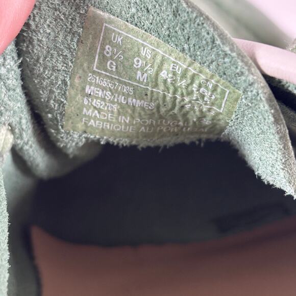 SIZE 9.5 LIGHT GREEN MEN'S CLARKS WALLABEES - Picture 8 of 8